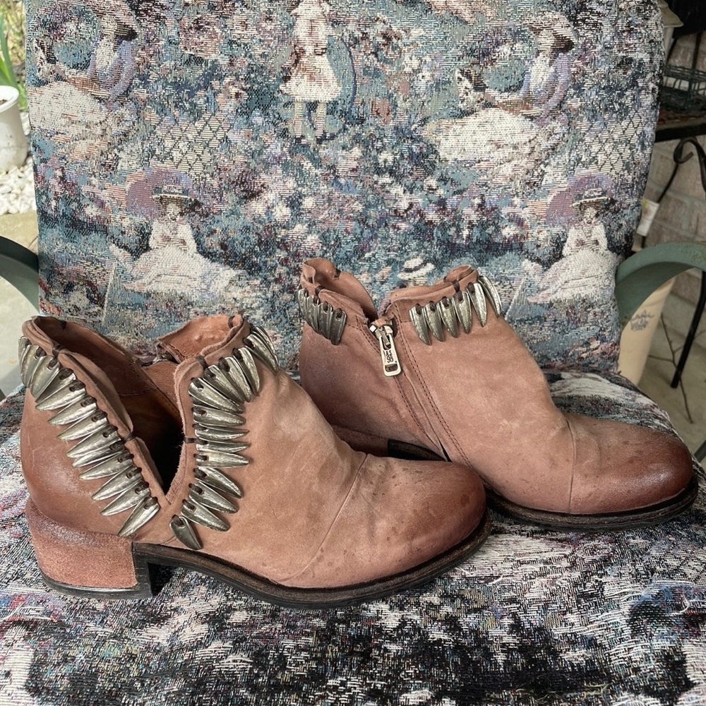A.S 98 Boots Size38(8-8 1/2)Gently used. Too small.Light brown.